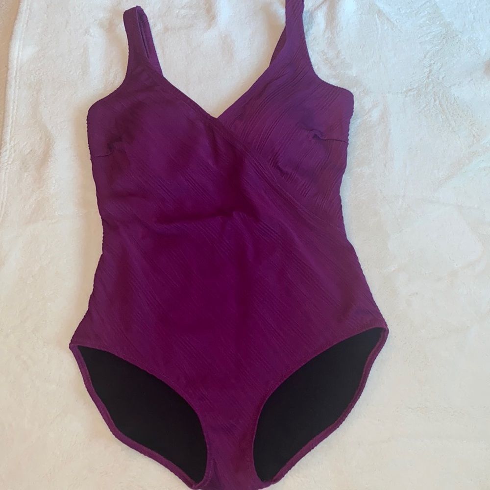 Gottex Woman’s One Piece Swimsuit Size 12 NWOT